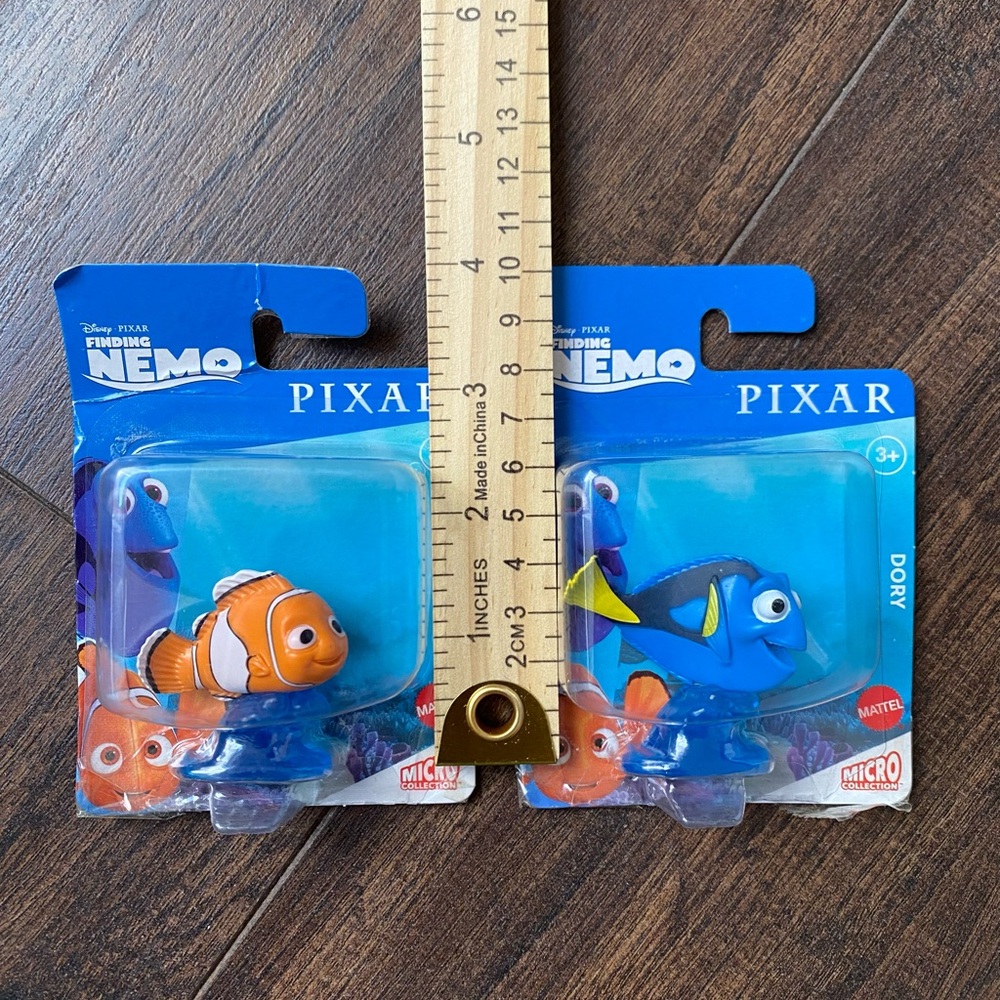 Finding Nemo and Dory cake topper/toys